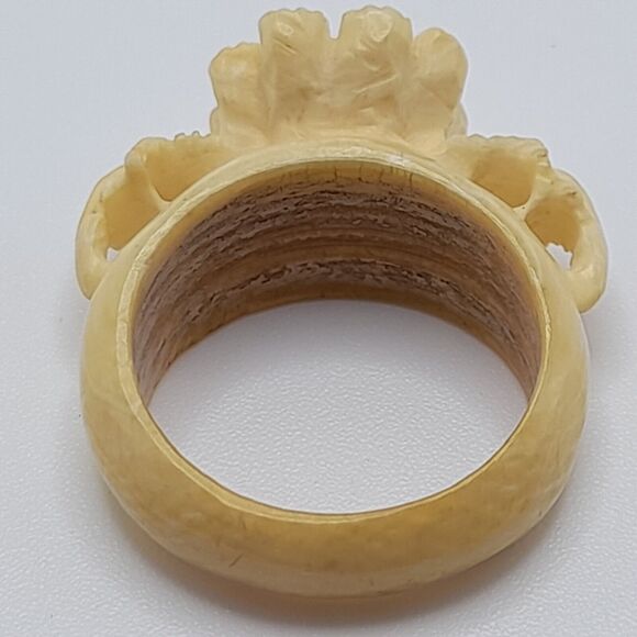 VINTAGE CARVED FLOWER CELLULOID RING US SIZE 8 - Picture 10 of 11